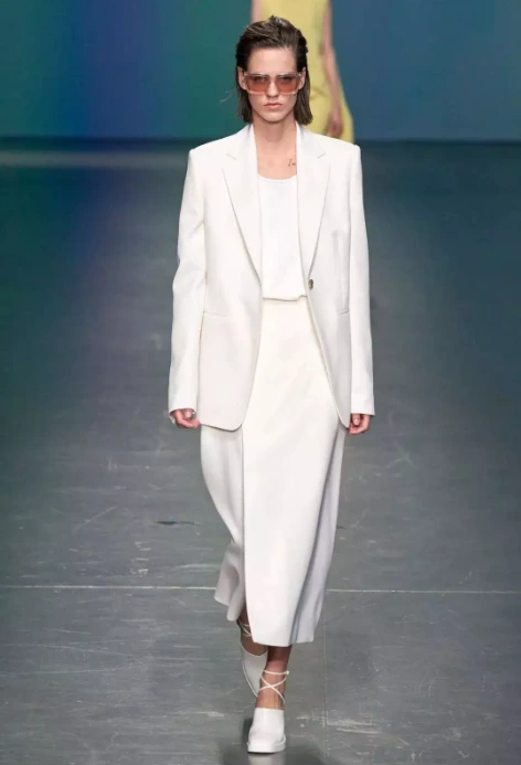 The classic white suit with purifying power  Chenjie Suit Factory | Haute Couture