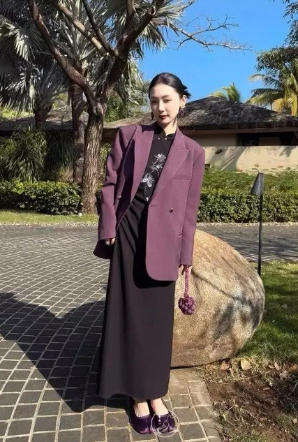 Wearing a Suit with a Skirt to Welcome Fall (Part 1)