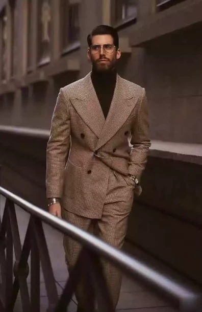 How to pair winter men's high neck sweaters with suits to showcase fashion charm